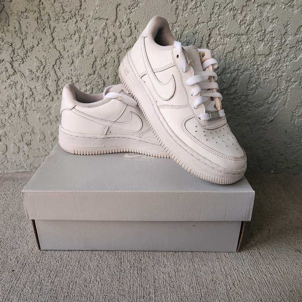 Nike Air Force 1 Low (GS) Triple White Youth Sneakers 314192-117 Size 4.5Y / 6W
